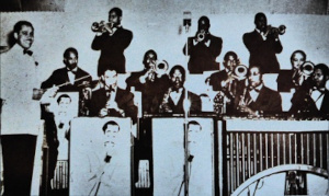 �L���u�E�L�����E�F�C�E�o���h�ŉ��t����K���X�s�[�i��񍶒[�j