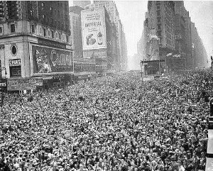 1945�N8��14���}���n�b�^��